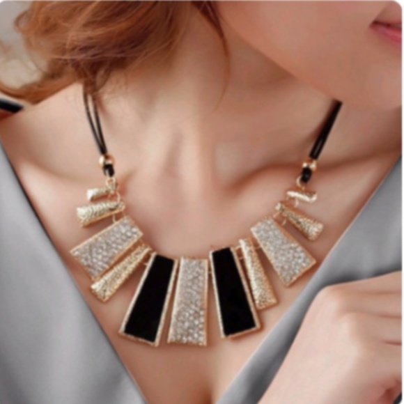 NEW Women's Necklaces Occident Luxury High-end Ladies Black Gold - Picture 1 of 9